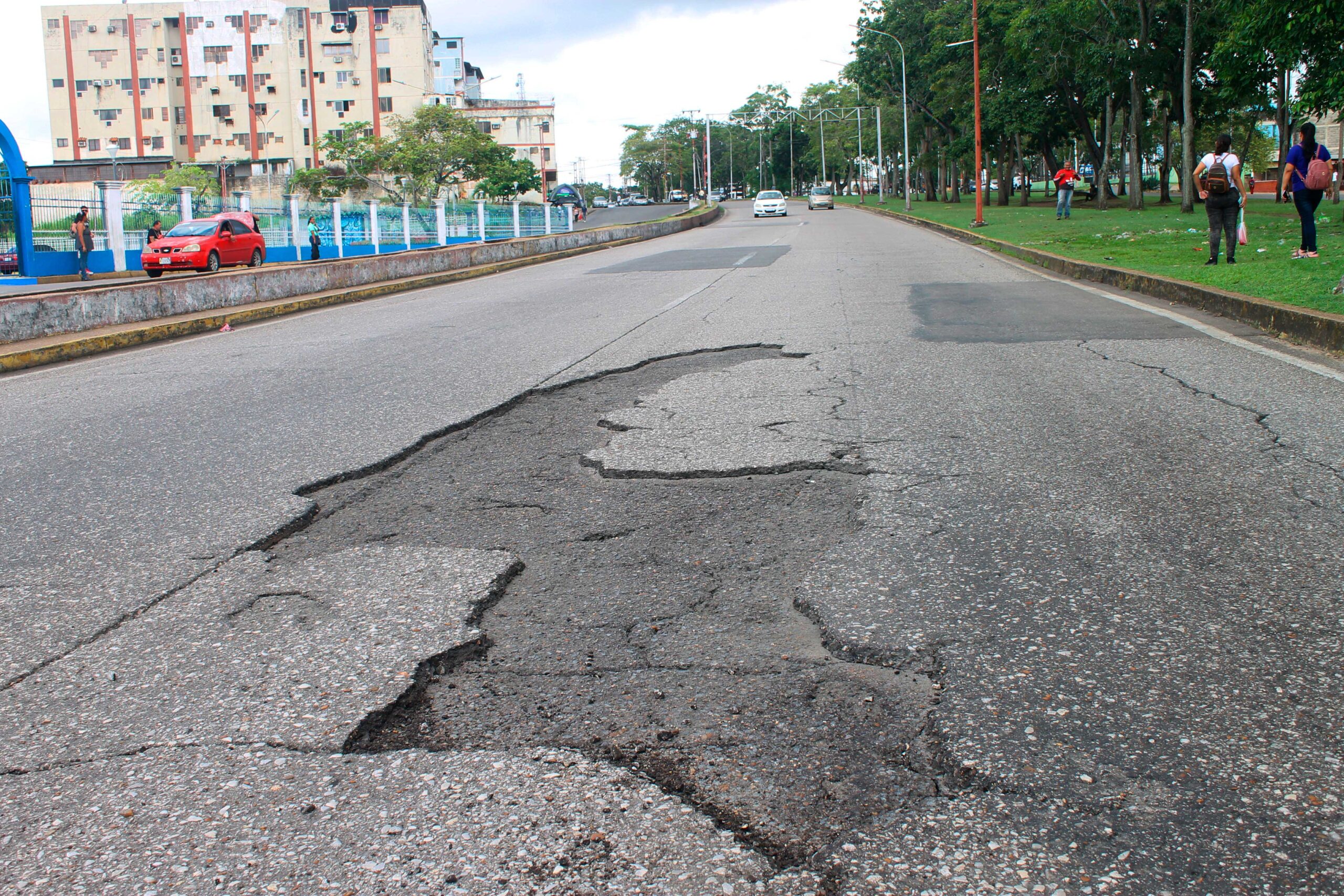 Choferes y transportistas solicitan asfaltado en un tramo de la Av. Libertador de Maturín.