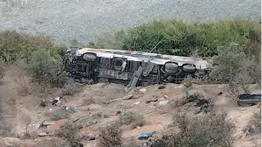 Caída de un autobús a un abismo de 200 metros en Perú deja 37 personas muertas