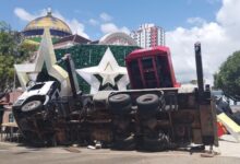 Hombre murió aplastado por una una grúa mientras armaban un árbol navideño en Brasil