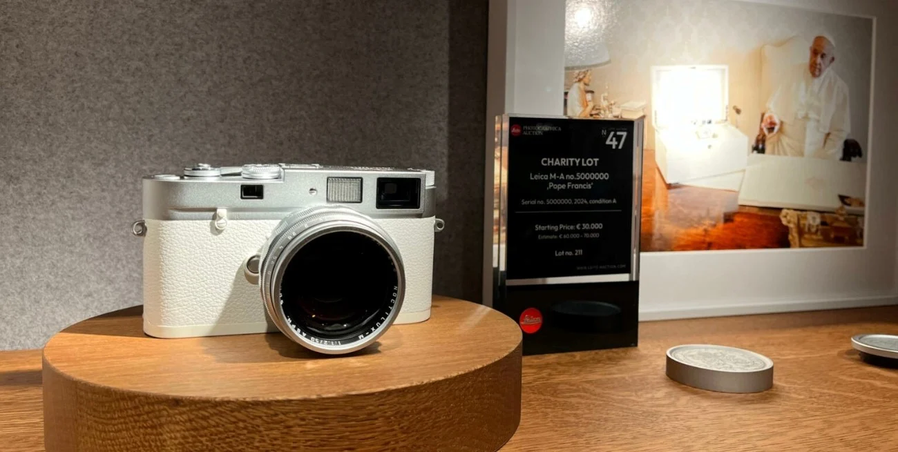 Subastan en 6.5 millones de euros una cámara que perteneció al papa Francisco