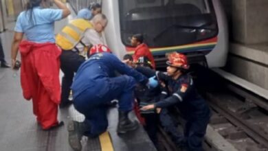 Un adulto mayor cae a los rieles del metro de Caracas tras descompensarse