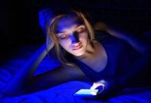 Luz azul: 5 hábitos para proteger tu vista del celular