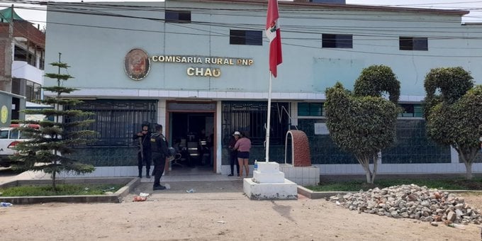 Policía peruana destituye a oficial por video íntimo con hermana de detenido