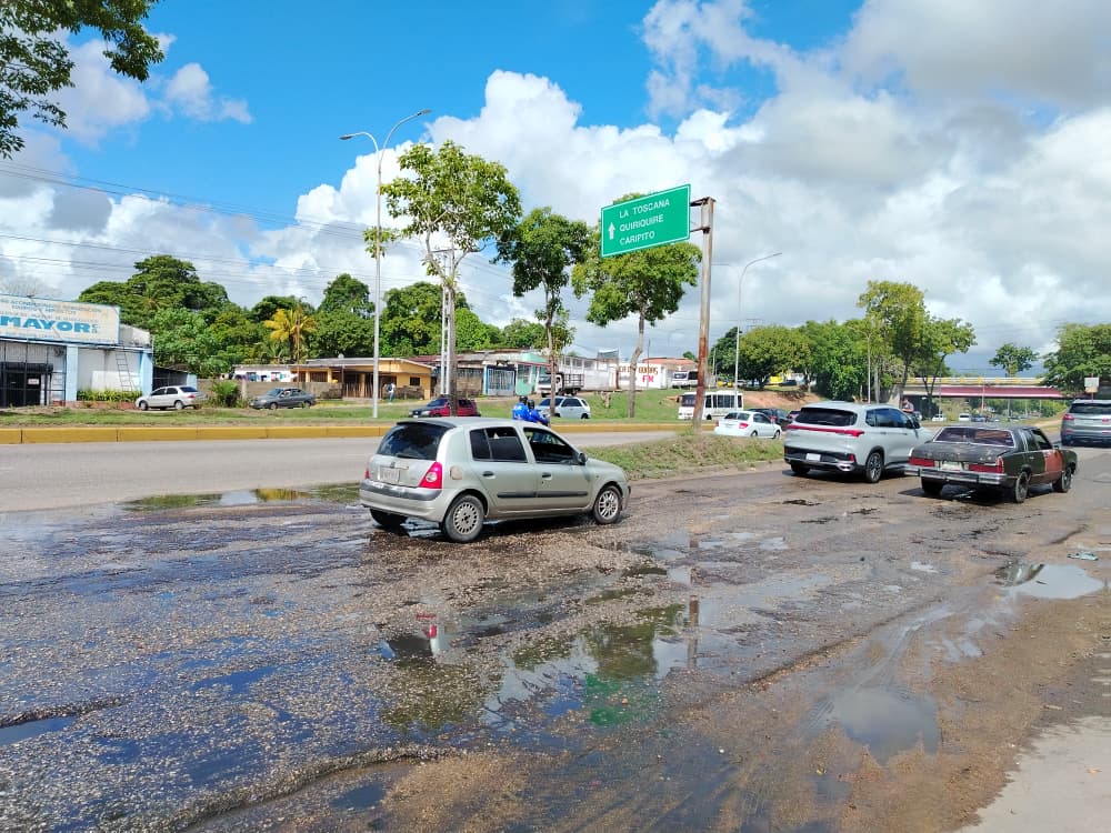 Conductores y transportistas exigen la reparación del tramo que asciende al elevado de Boquerón