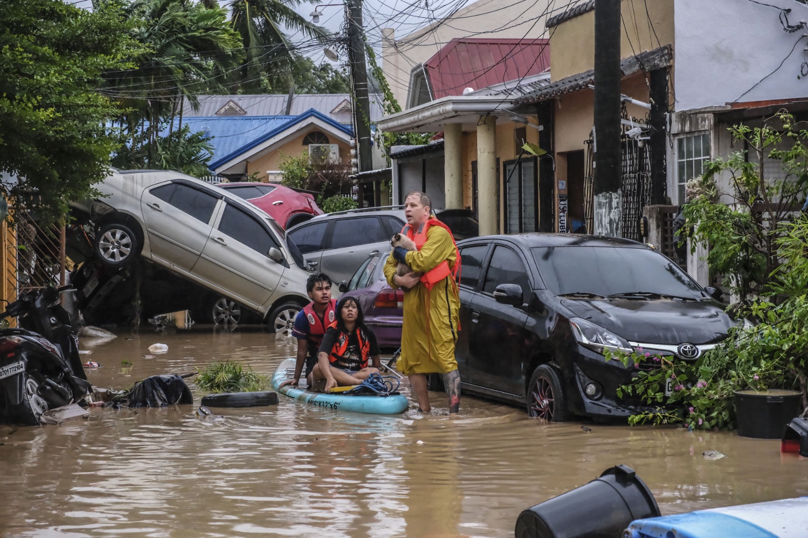 Tifón Kalmaegi deja más de 90 muertos en Filipinas