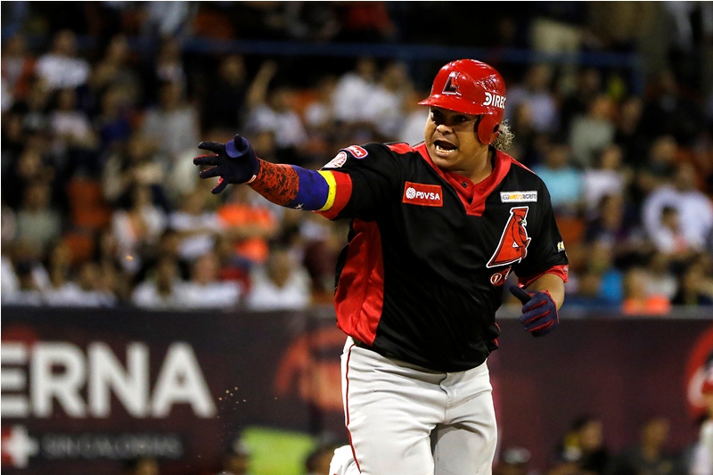 LVBP: El utility Willians Astudillo firma con Cardenales de Lara