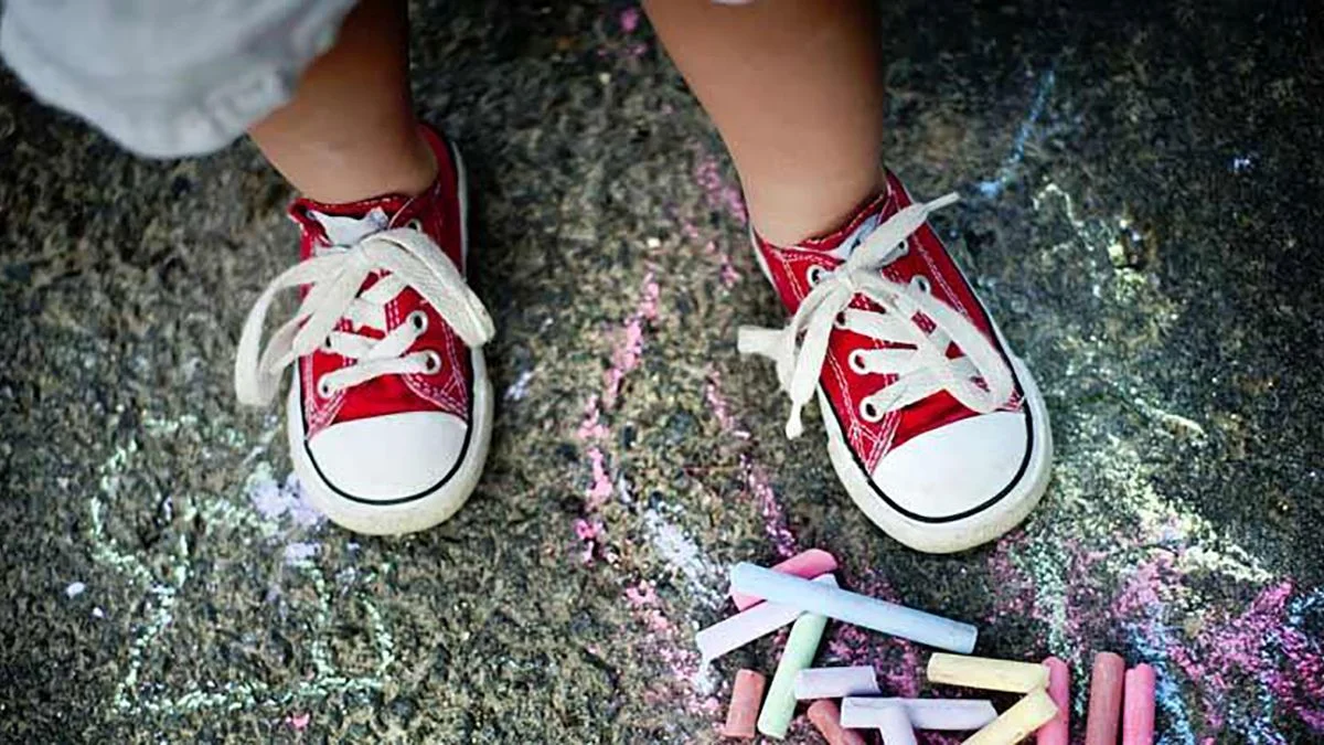 El error de los padres al elegir zapatos para niños y las claves para un desarrollo saludable del pie