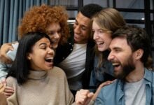 Expertos revelan cómo reírse puede ser tu mejor analgésico y aliviar el estrés