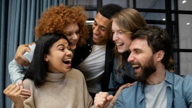 Expertos revelan cómo reírse puede ser tu mejor analgésico y aliviar el estrés