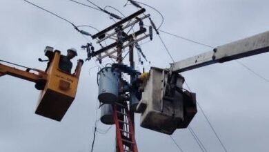 Hombre muere tras recibir fuerte descarga eléctrica de un transformador