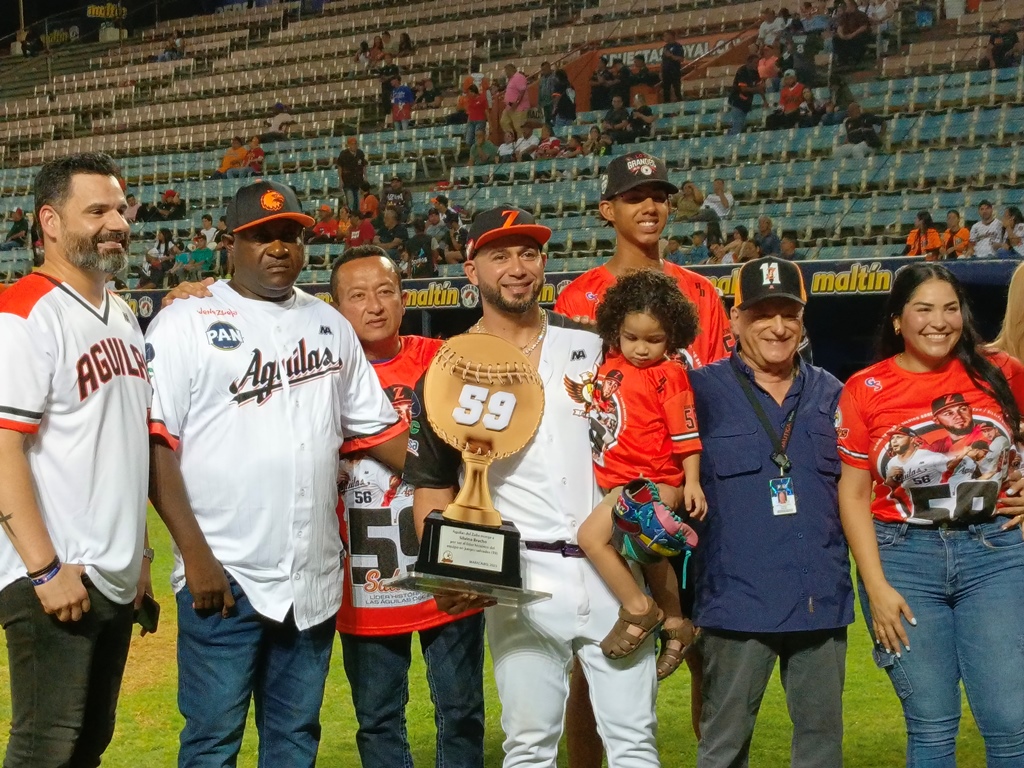 Águilas del Zulia homenajea a Silvino Bracho tras conquistar récord de salvados