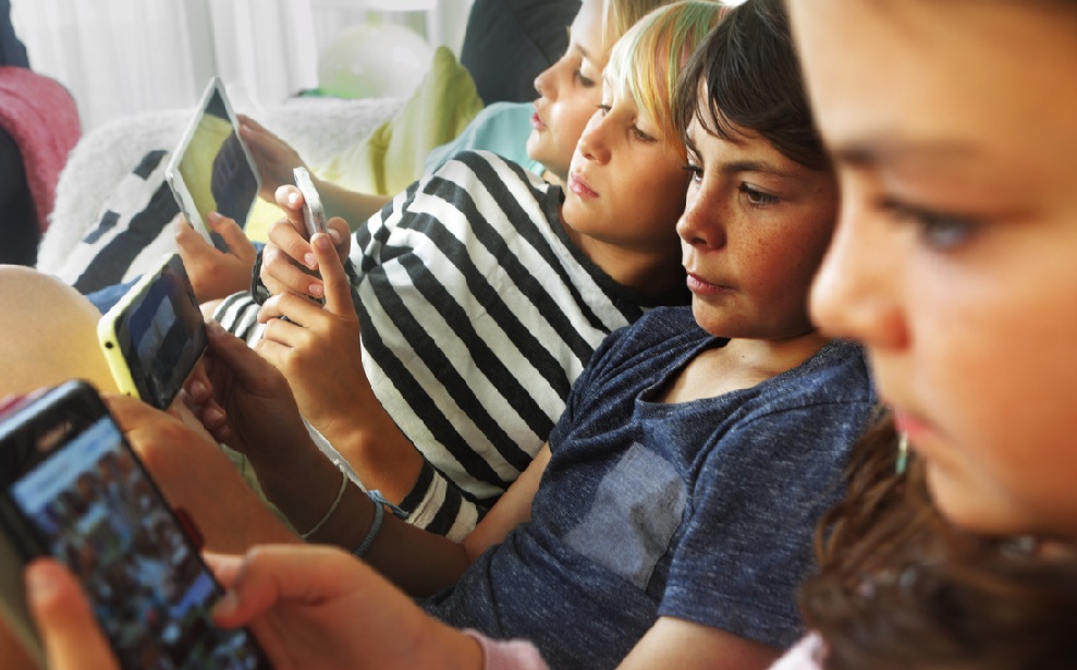 Así cambian las redes sociales nuestro cerebro: 4 impactos científicos