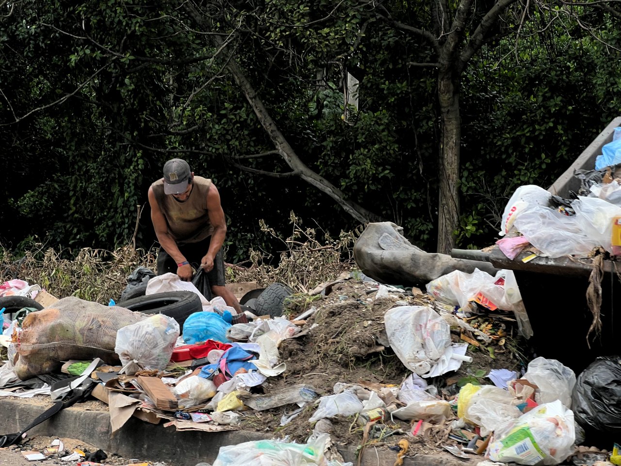 Siguen las quejas de vecinos por el vertedero de basura en la principal de La Puente en Maturín