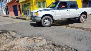 Huecos en la calle Junín con Barreto en Maturín pone en peligro a conductores y peatones