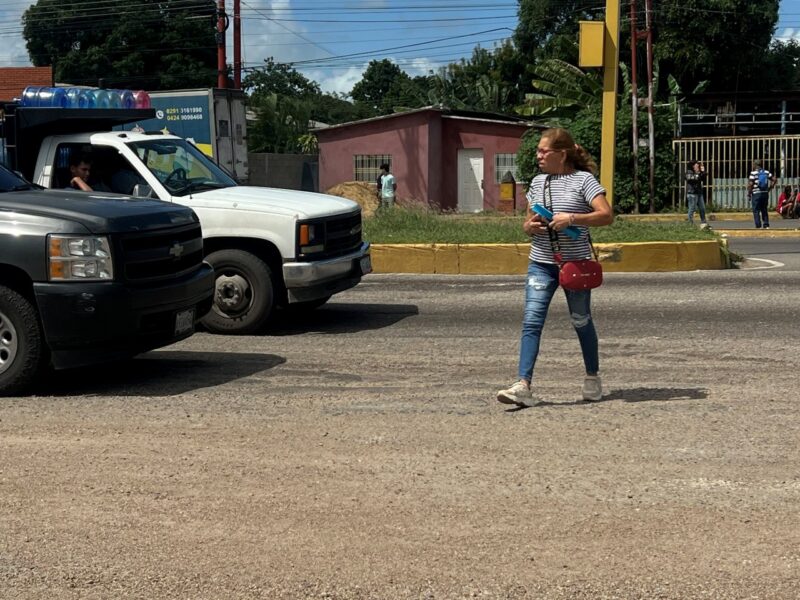Vecinos de Las Cayenas y La Cruz denuncian el mal estado de la vía en ...