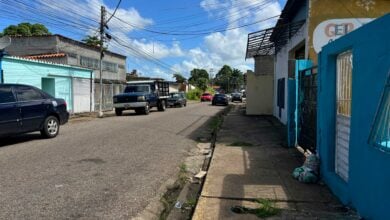 Desborde de cloacas perjudica a 10 familias en la calle Barreto de Maturín