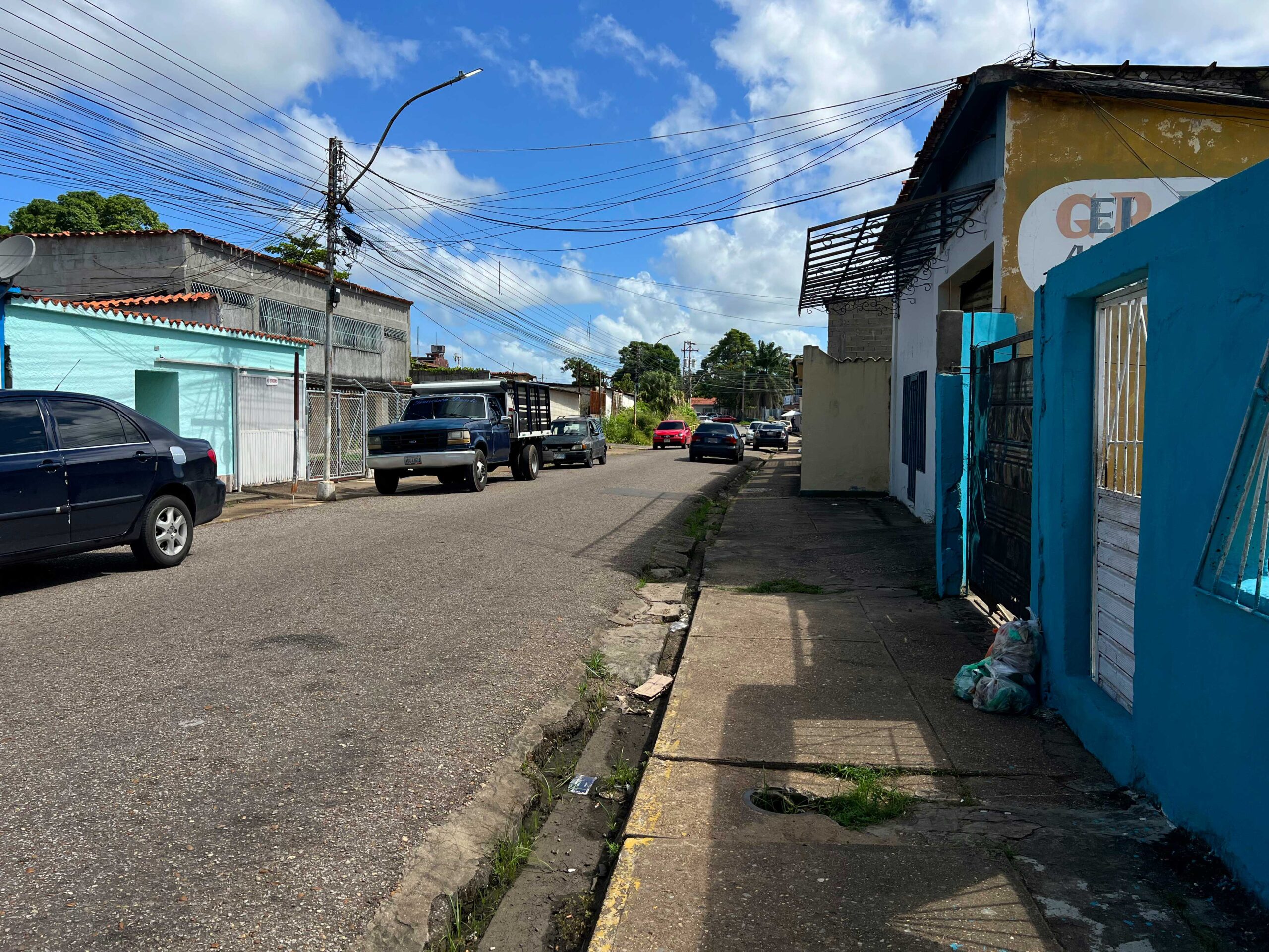 Desborde de cloacas perjudica a 10 familias en la calle Barreto de Maturín
