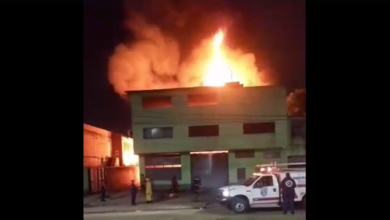 Incendio de gran magnitud se registró esta madrugada en la Av. Alirio Ugarte