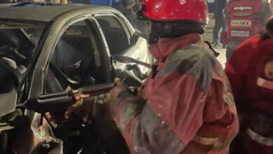 Choque de vehículo contra un árbol deja 2 muertos y 7 heridos en Caracas
