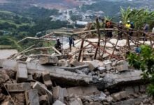 Derrumbe de templo hindú en Sudáfrica deja al menos tres muertos