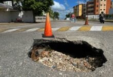 Habitantes de Juanico reportan formación de varios huecos en las vías