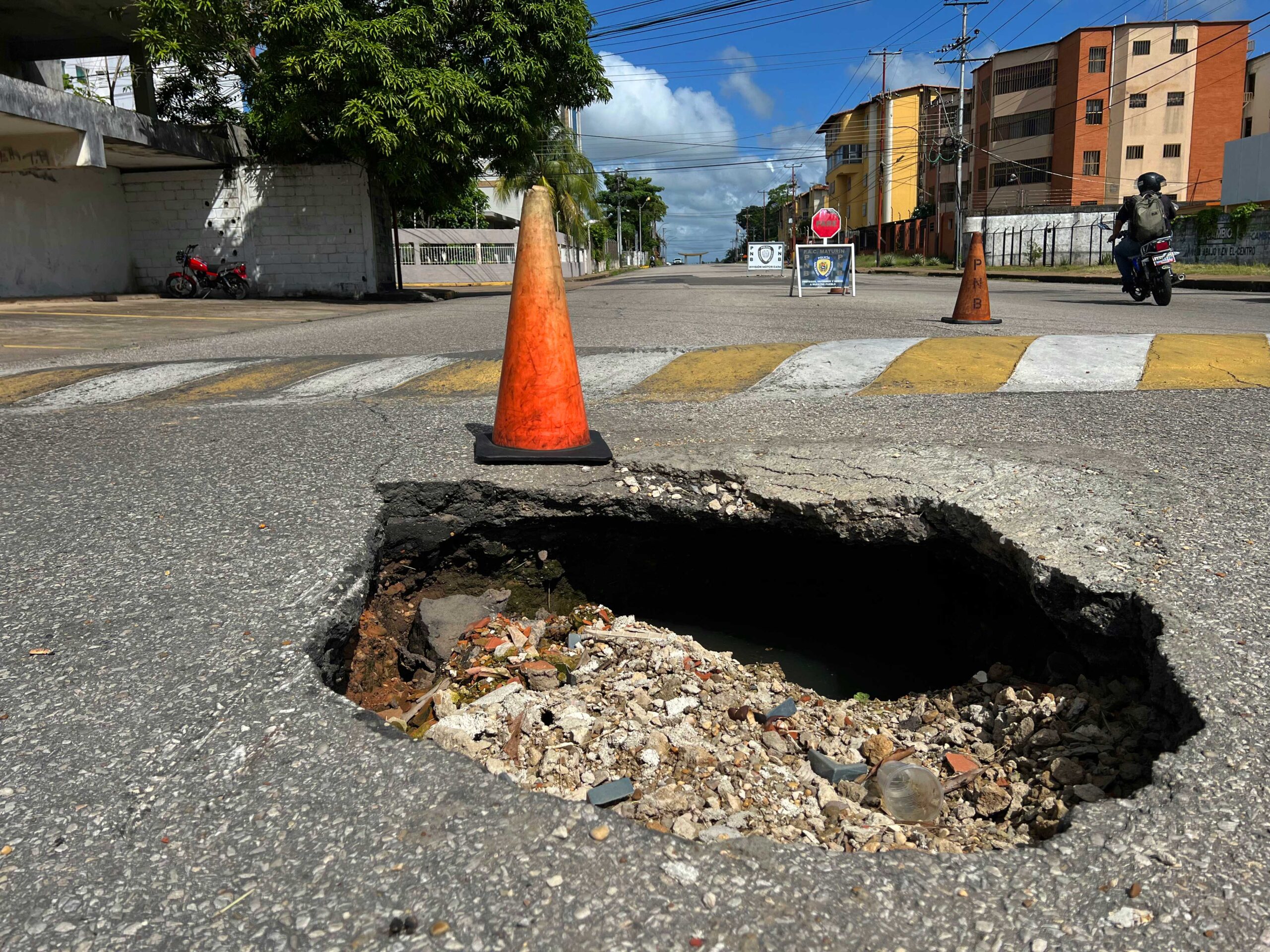 Habitantes de Juanico reportan formación de varios huecos en las vías