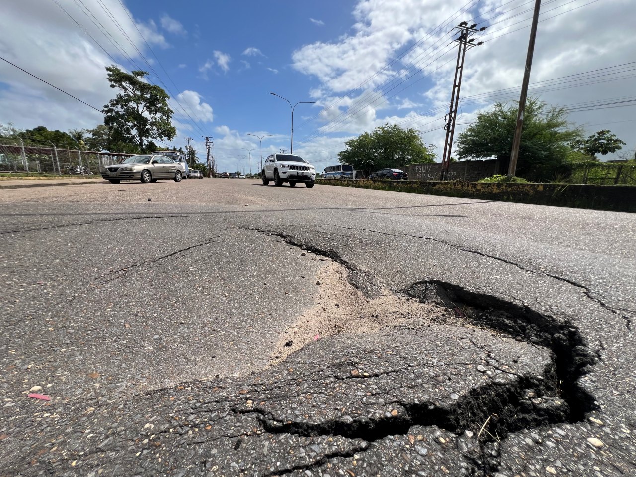¡Otro más! Reportan hundimiento en la avenida Casanova en Maturín