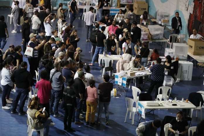 Misión de Juristas denuncia injerencia extranjera y fraude electoral en Honduras