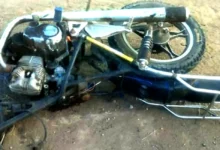 Adolescente muere tras estrellarse la moto en la que viajaba con su padre y tres hermanos
