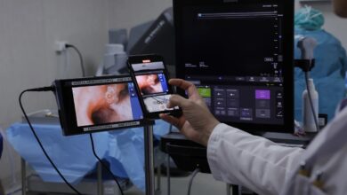 Operan a venezolano con cirugía robótica en España