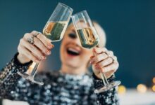 Psicología: ¿Por qué cada vez más personas eligen pasar Año Nuevo a solas?