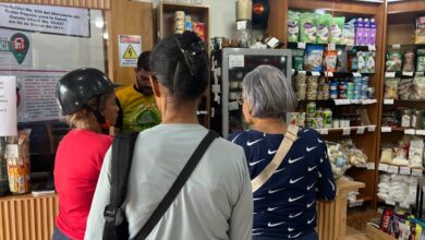 Maturineses desafían los altos costos para rescatar la tradición de la torta negra