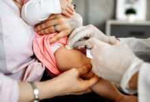 Trump evalúa eliminar recomendaciones generales de vacunas infantiles en EE. UU.