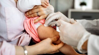 Trump evalúa eliminar recomendaciones generales de vacunas infantiles en EE. UU.