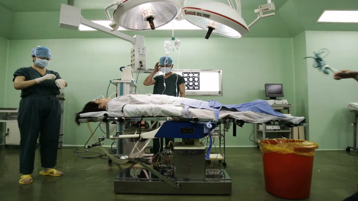 Mujer china tuvo que llevar su oreja implantada en su pie durante meses (+Foto)