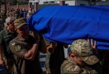 Ucrania recibe de Rusia los restos mortales de más de mil soldados caídos en combate
