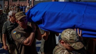 Ucrania recibe de Rusia los restos mortales de más de mil soldados caídos en combate