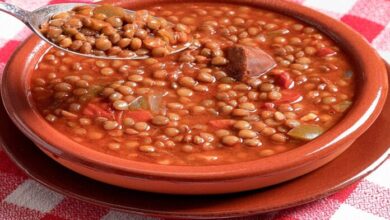 Un hombre al borde de la muerte tras comer lentejas en exceso