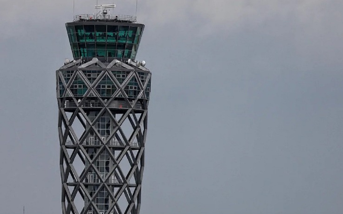 Un joven sin estudios ni licencia controló 43 vuelos desde la torre de control de El Dorado