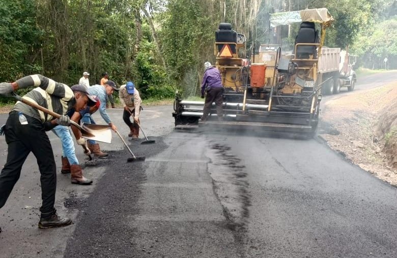 Colocadas más de 14 mil toneladas de asfalto en 11 kilómetros de la vía que une a Acosta y Caripe