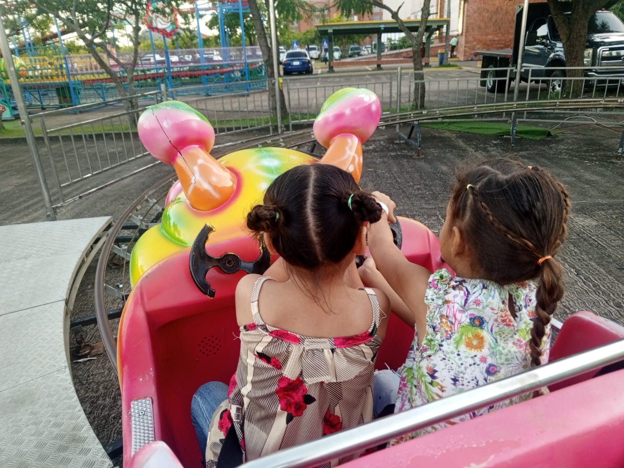 Niños de la casa abrigo Samanna disfrutaron de una tarde de recreación en un parque mecánico