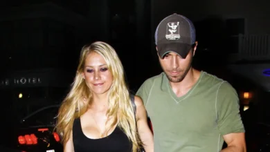 Enrique Iglesias y Anna Kournikova dan la bienvenida a su cuarto hijo