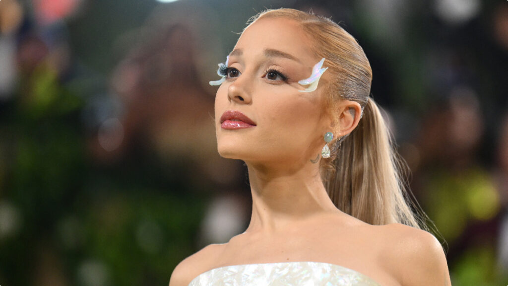 Ariana Grande advierte del peligro de comentar el cuerpo ajeno