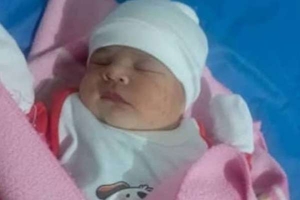 Hallan a bebé recién nacida abandonada en campo de fútbol de Barinas