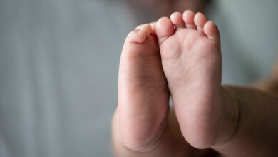 Rescatan a recién nacido abandonado en un basurero de Caracas