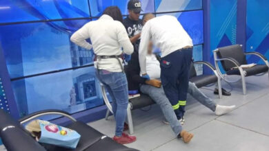 Muere en plena entrevista televisiva tras sufrir un presunto paro cardíaco