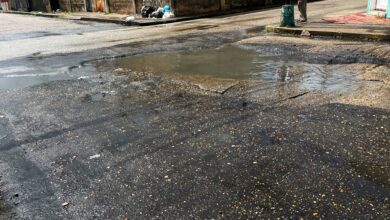 Reportan mega hueco en la calle Mariño de Maturín