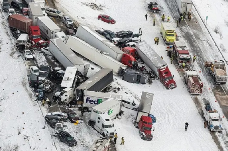 Tormenta de nieve causa caos vial masivo en EE. UU.