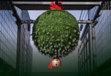 EE.UU. busca romper récord mundial de parejas besándose bajo el muérdago