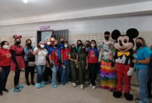 Ministerio "Casa de Refugio" lleva juguetes y esperanza a los niños pediatría del HUMNT.